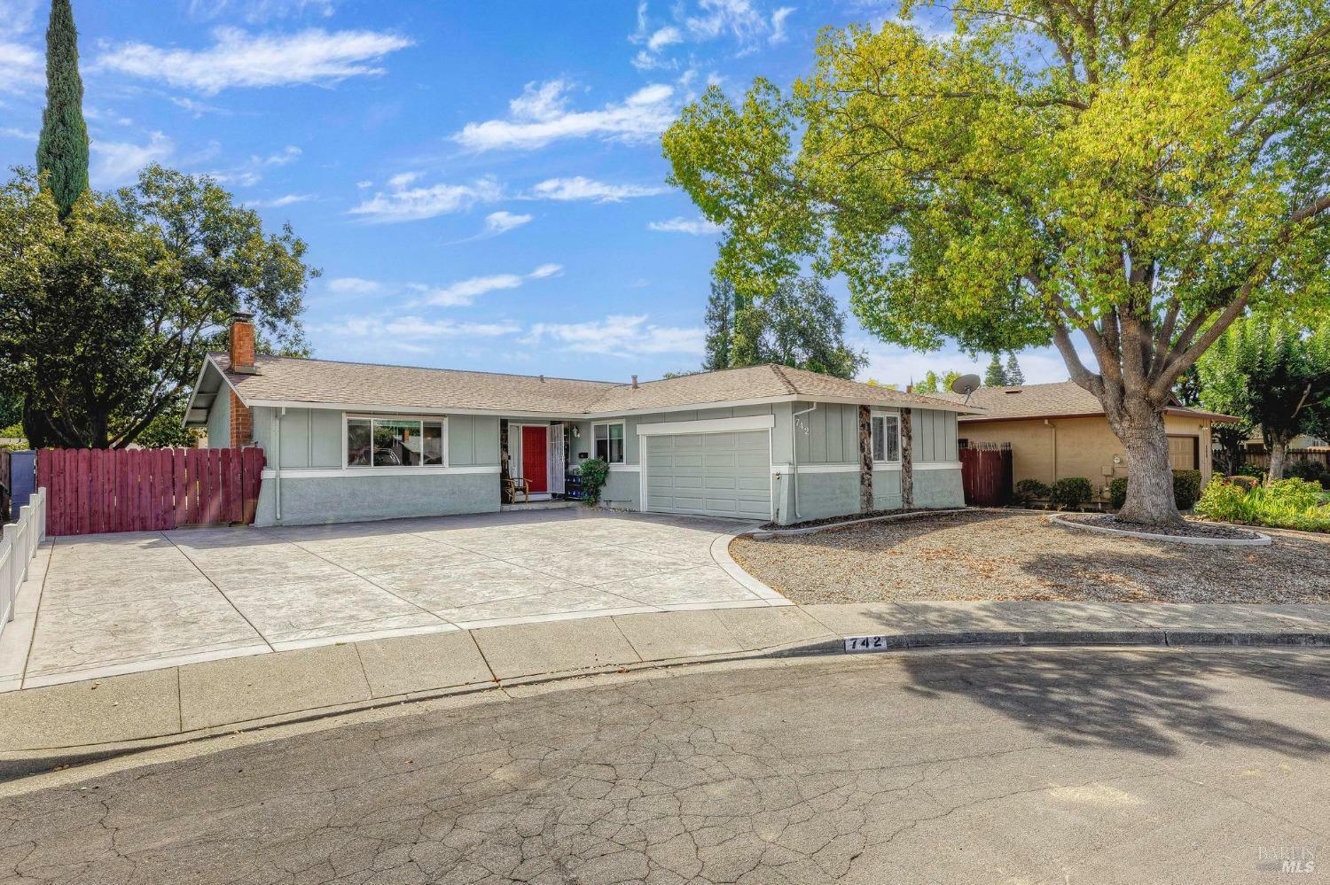 Property Photo:  742 Corte Crestview  CA 95688 