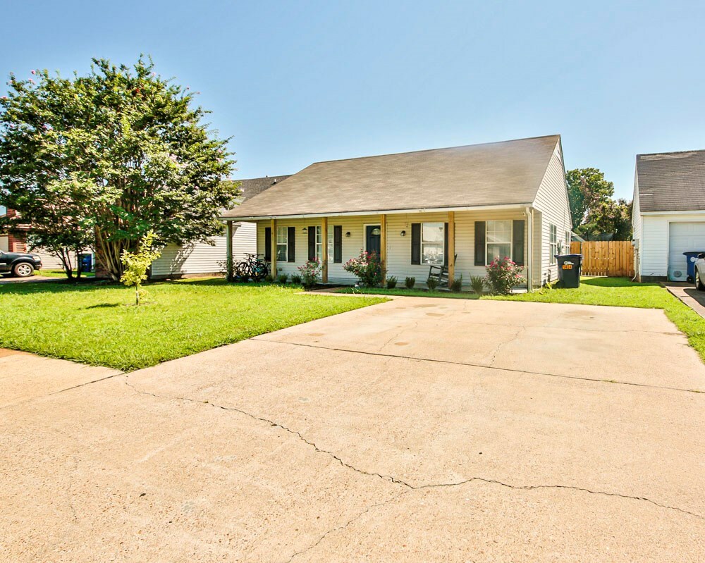 Property Photo:  1404 Elijah Street  AR 72301 