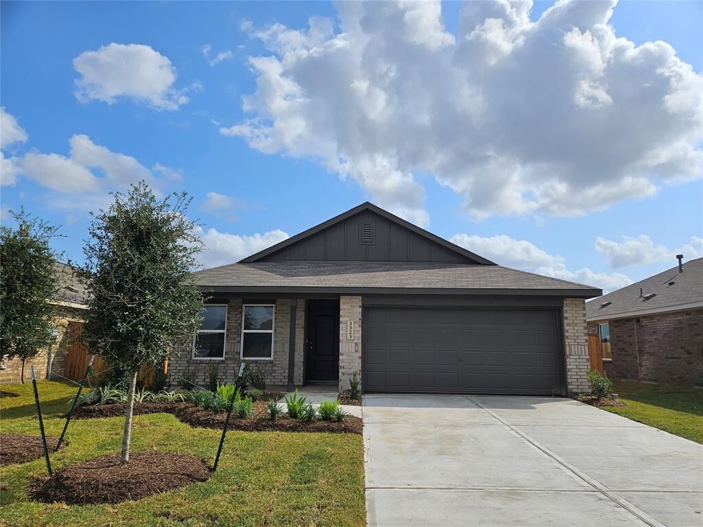 Property Photo: 3323 Silvery Bryum Drive TX 77471