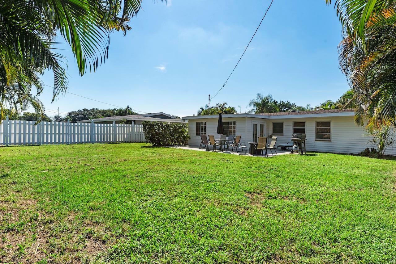 Property Photo:  2307 Valencia Drive  FL 34239 