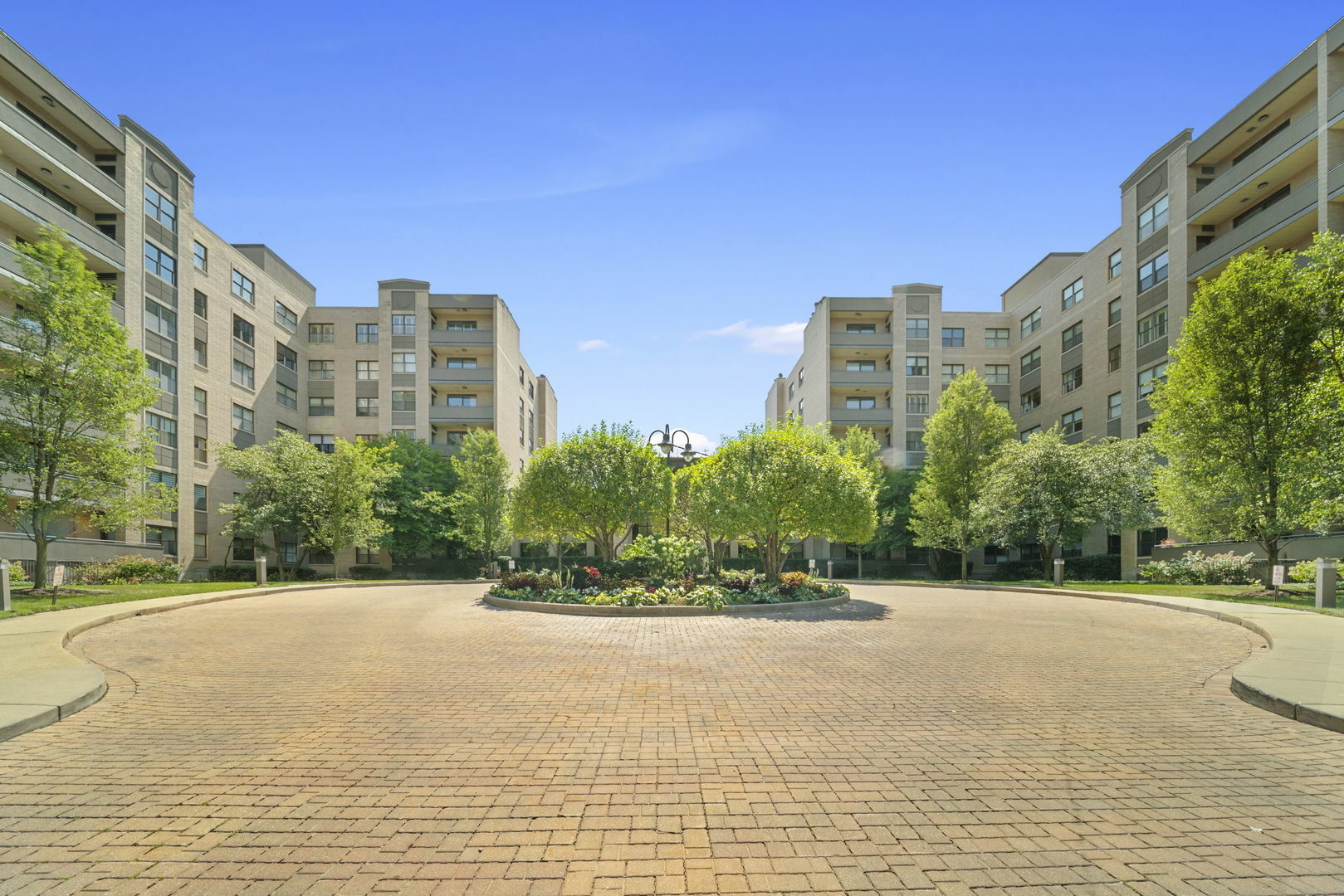 Property Photo:  4545 W Touhy Avenue 424W  IL 60712 