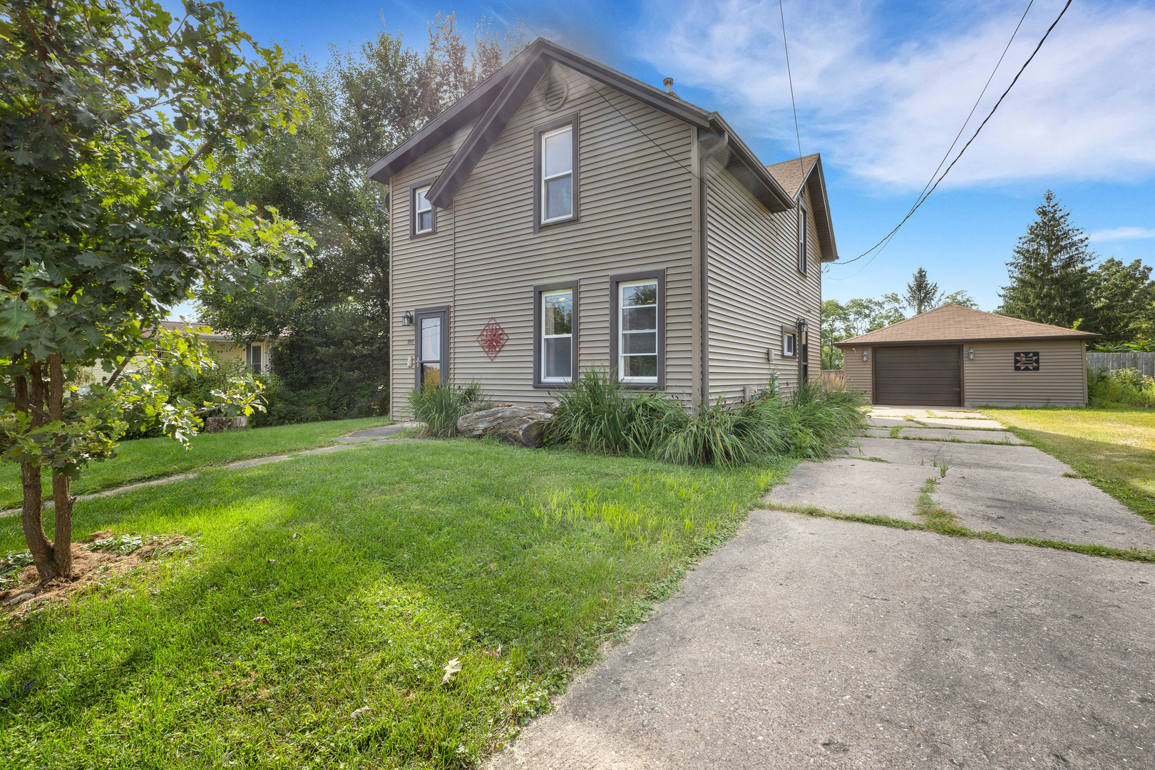 Property Photo:  205 S Oak Street  IL 61036 