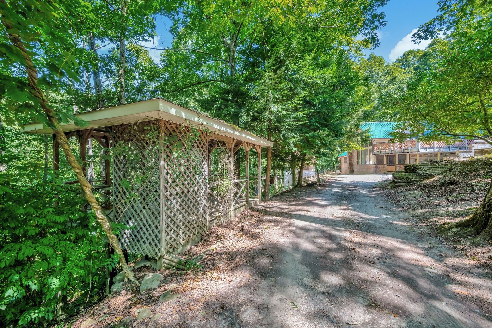 Property Photo:  10770 Lakeview Rd  TN 37025 