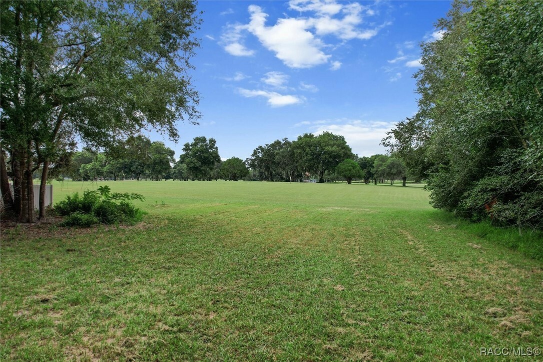 Property Photo:  8525 E Lake Breeze Lane  FL 34450 