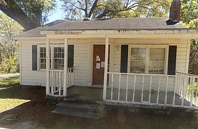 Property Photo:  110 E Register Ave  AL 36340 