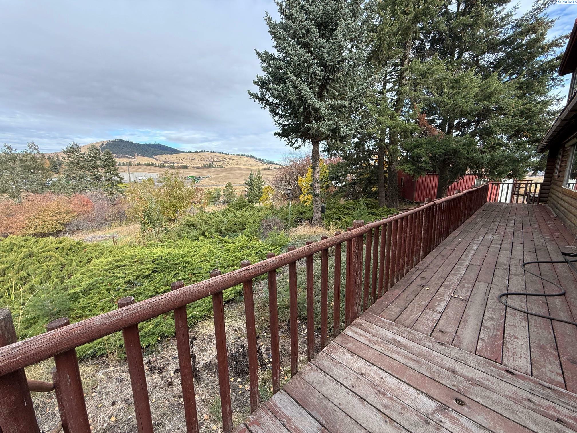 Property Photo:  900 E Seaman Rd  WA 99033 