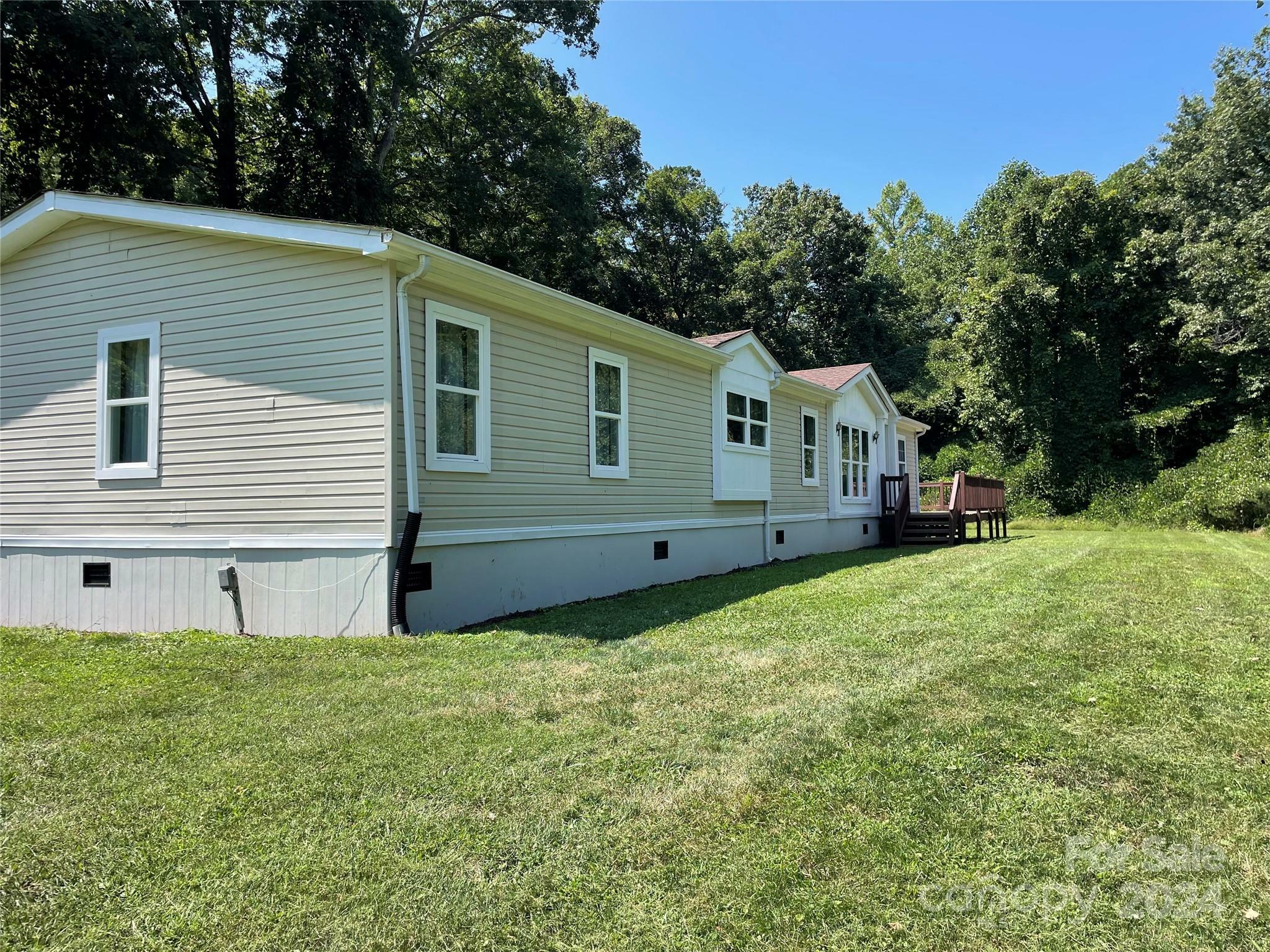 Property Photo: 1217 Franklin Grove Church Road NC 28713