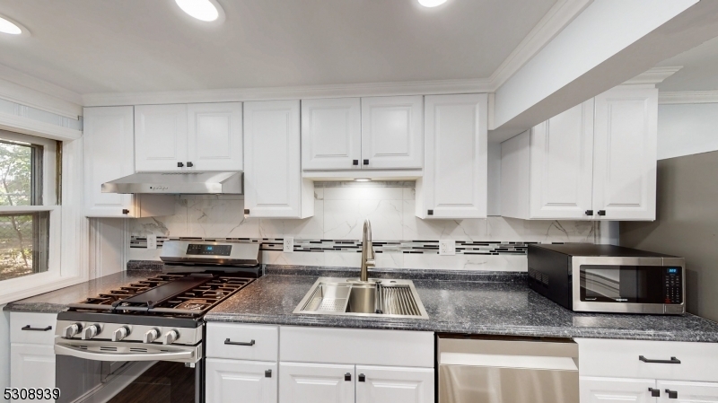 Property Photo:  7 Raritan Ave, Unit 1  NJ 08822 