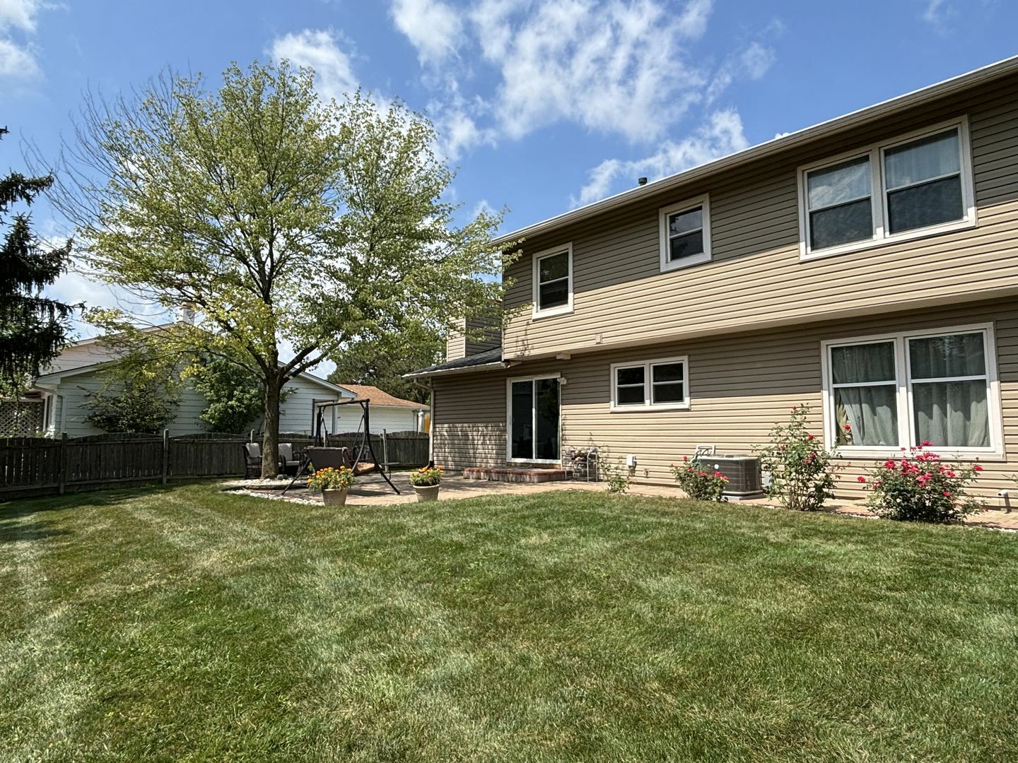 Property Photo:  1503 White Trail  IL 60007 