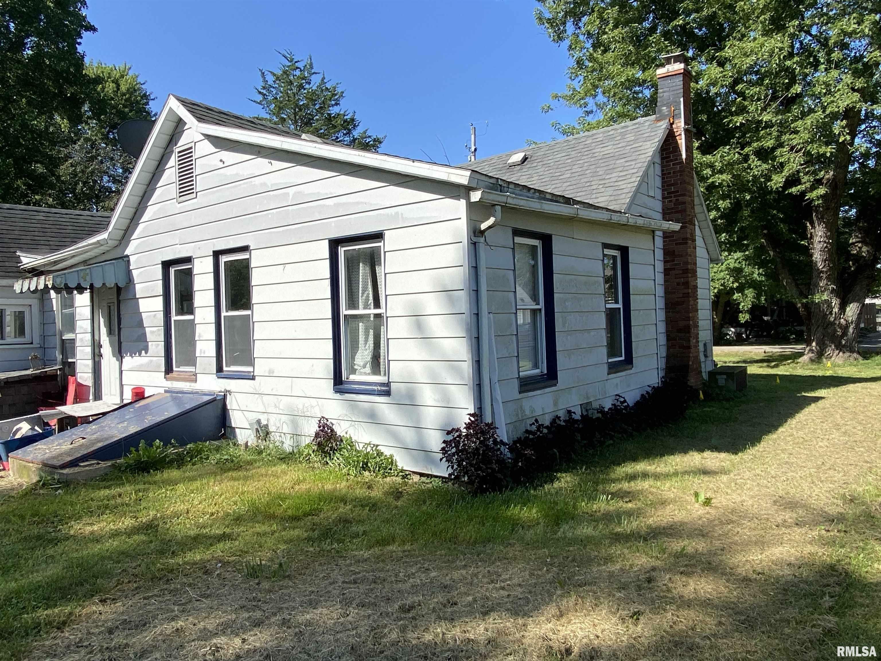 Property Photo:  209 Central Avenue  IL 61563 