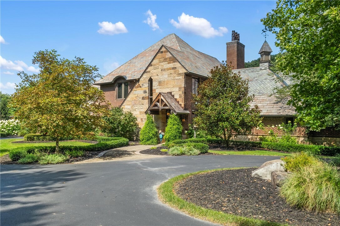 Property Photo: 1635 Pegher Ln PA 15143