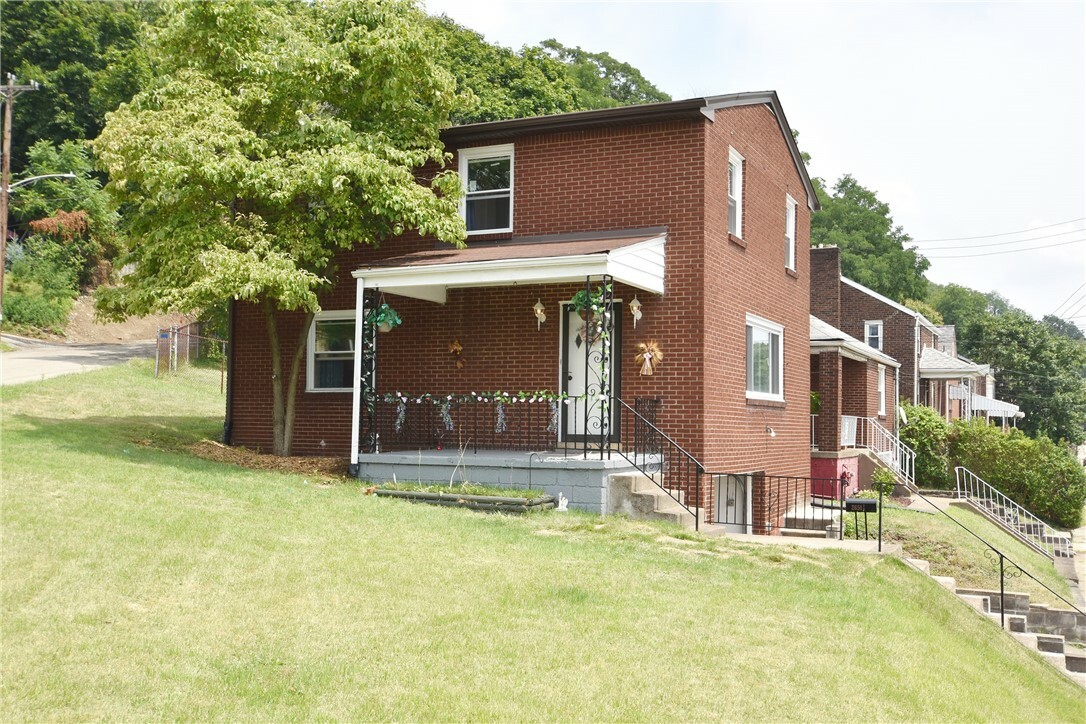 Property Photo:  2651 1/2 Woodstock Ave  PA 15218 