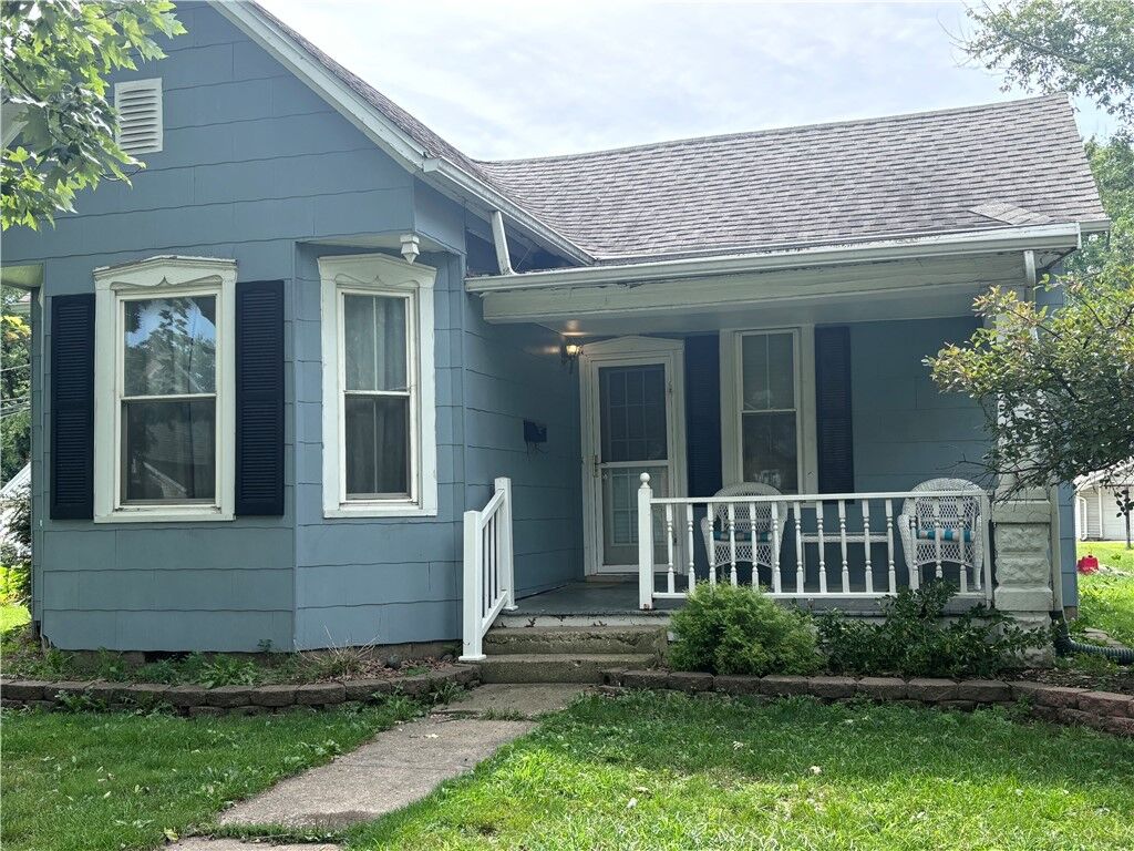 Property Photo:  208 S Main Street  IL 62411 