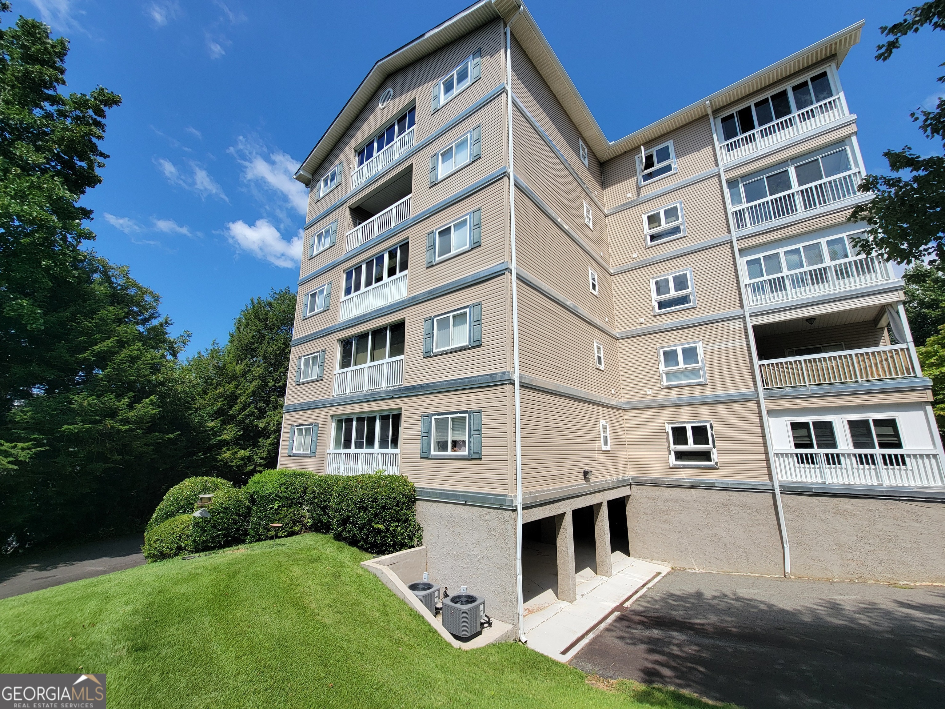 Property Photo: 121 River Street Unit 2B GA 30546