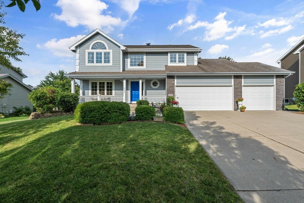 Property Photo:  2102 NE Bel Aire Drive  IA 50021 