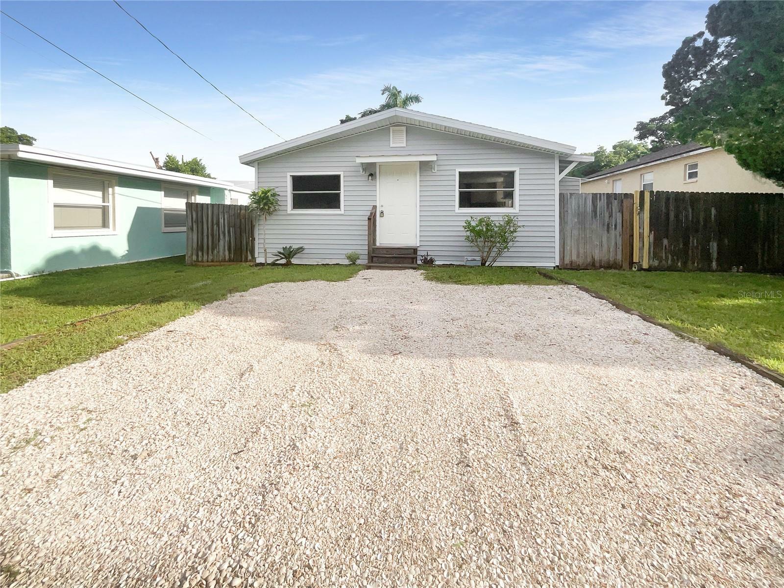 Property Photo:  1220 36th Avenue W  FL 34205 