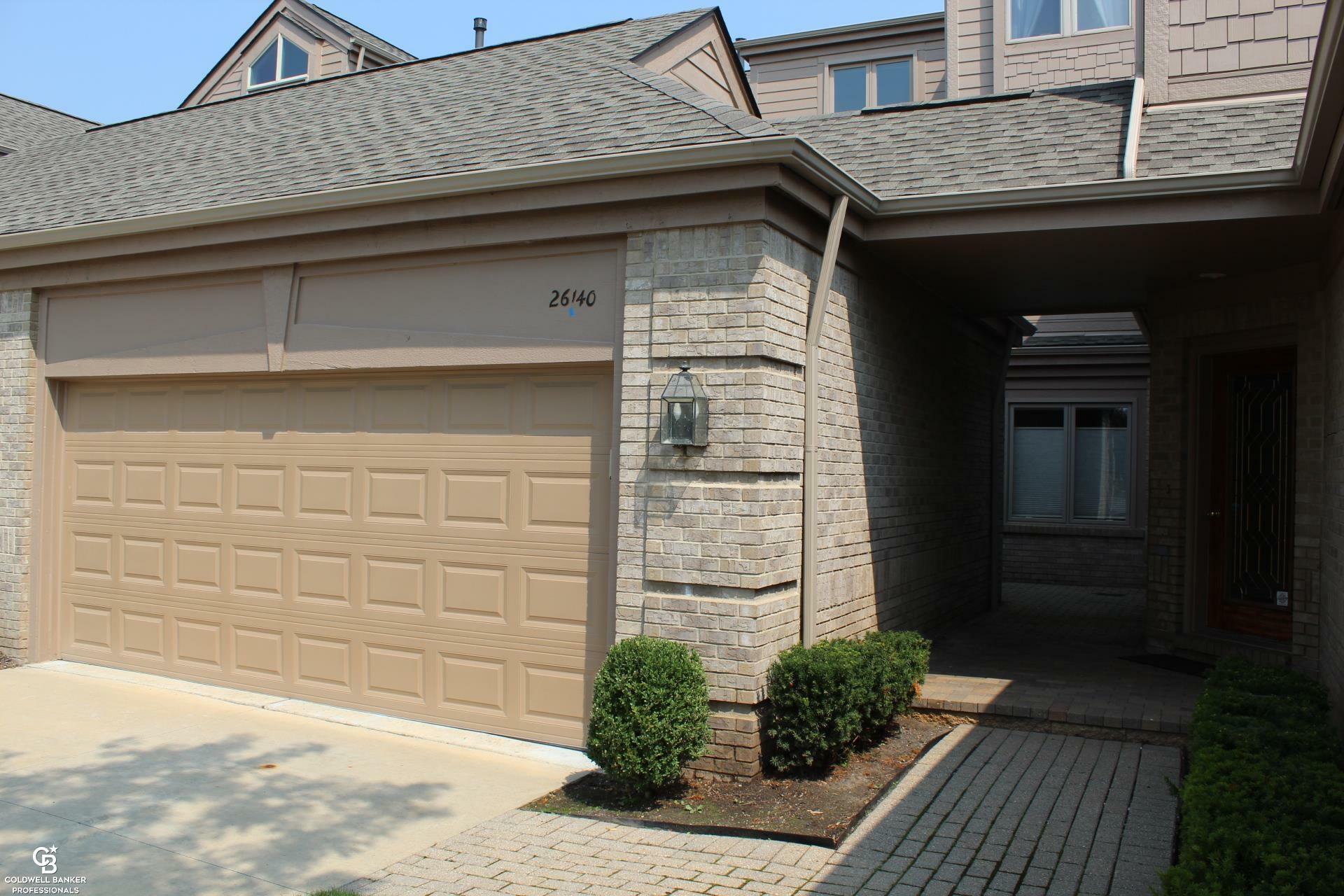 Property Photo:  26140 Harbour Pointe Dr S Drive  MI 48045-3298 