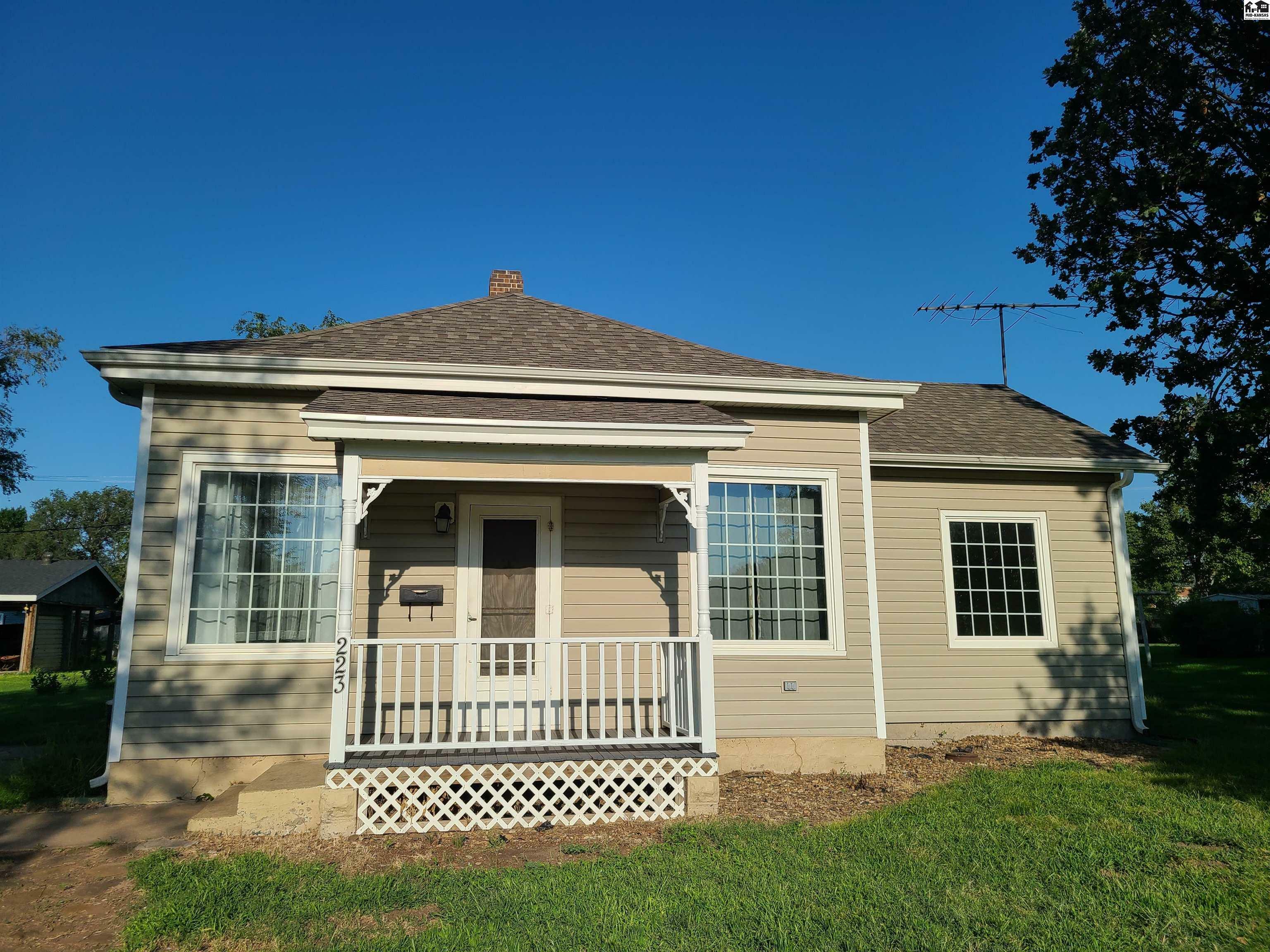 Property Photo:  223 N 3rd St  KS 67456 