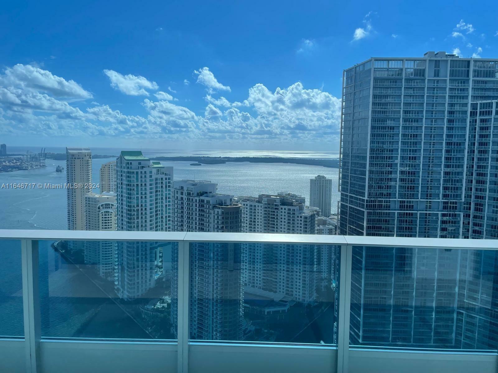 Property Photo:  200 Biscayne Boulevard Way 5007  FL 33131 