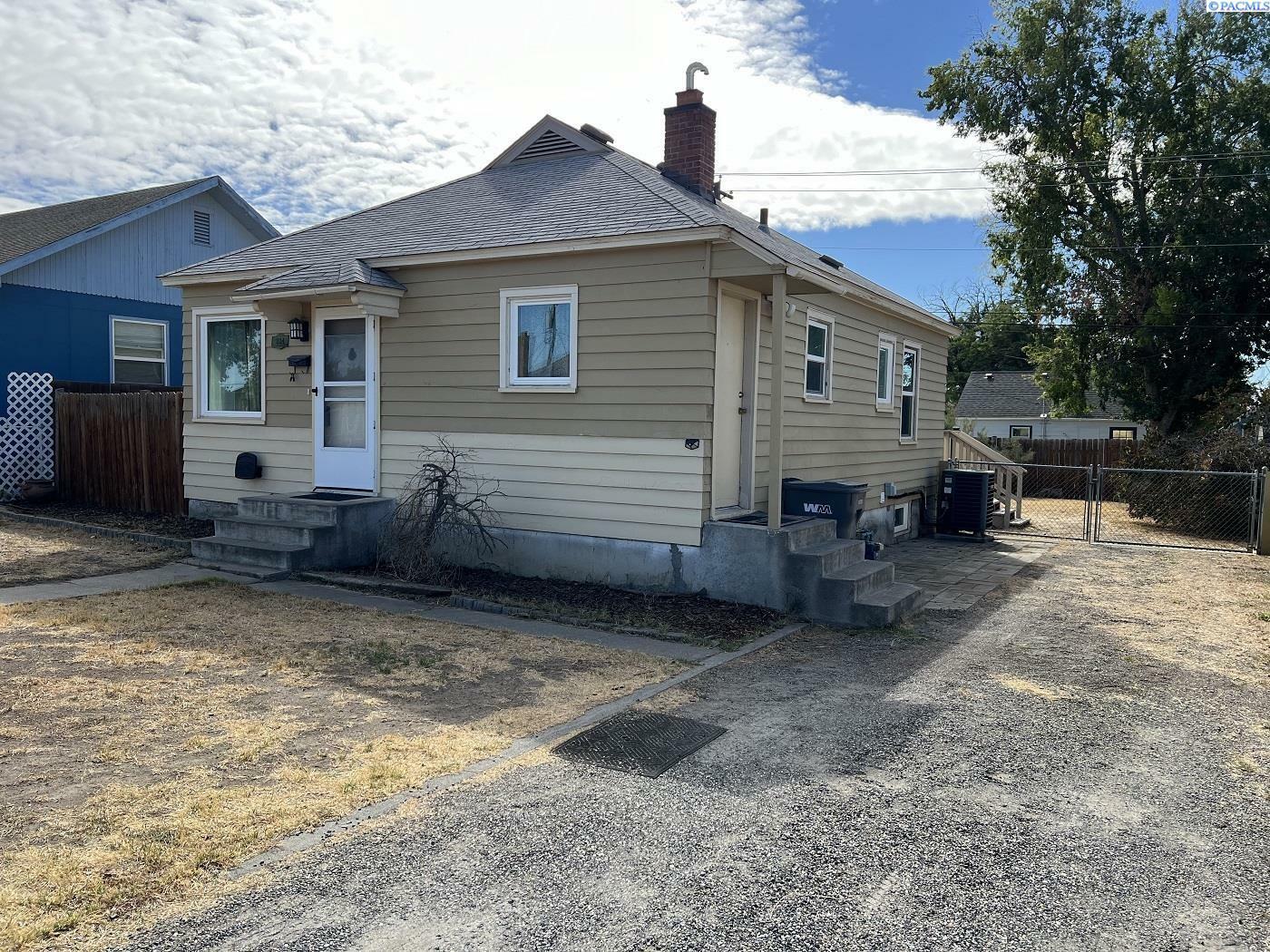 Property Photo:  224 E 2nd Ave  WA 99336 