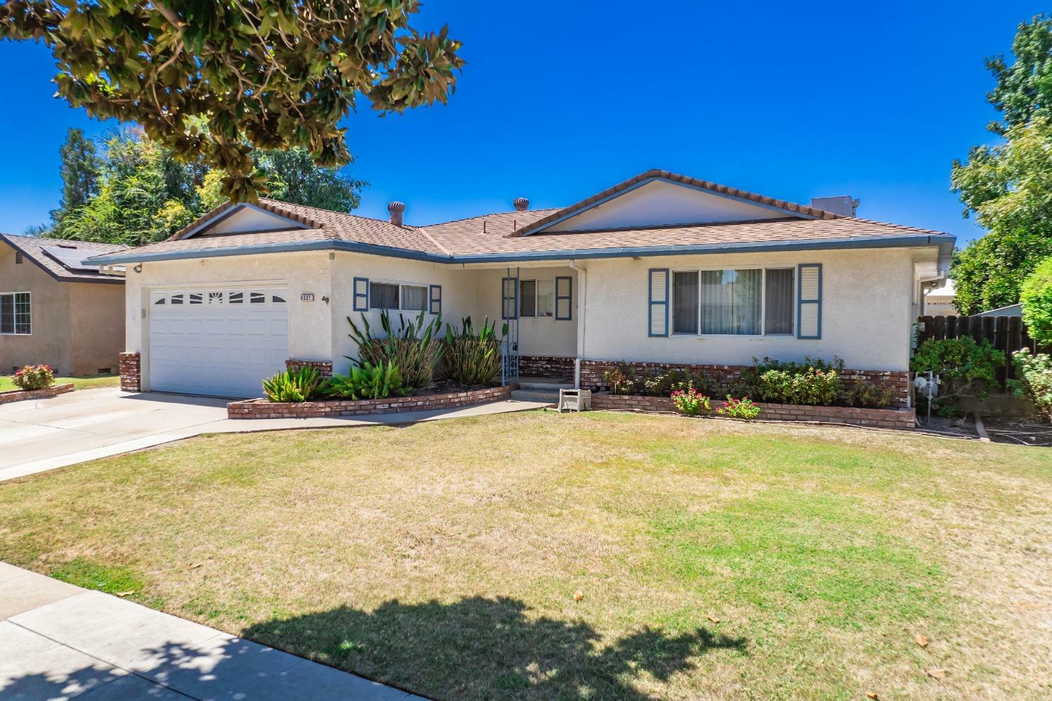 Property Photo:  6527 N Spalding Avenue  CA 93710 