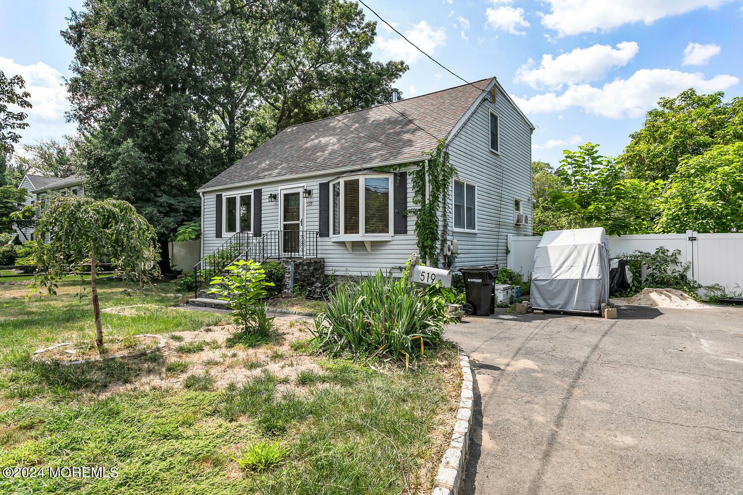 Property Photo:  519 S Laurel Avenue  NJ 07734 