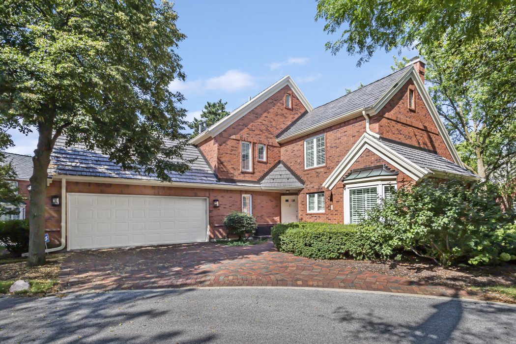 Property Photo: 21 Regent Wood Road IL 60093