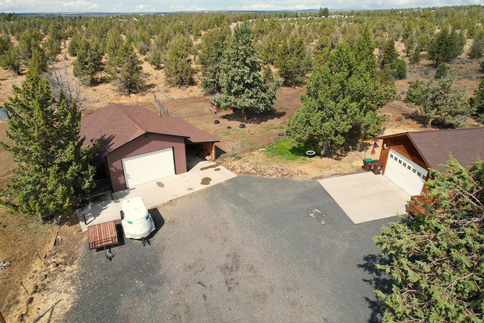 Property Photo: 3825 SE Cherokee OR 97754