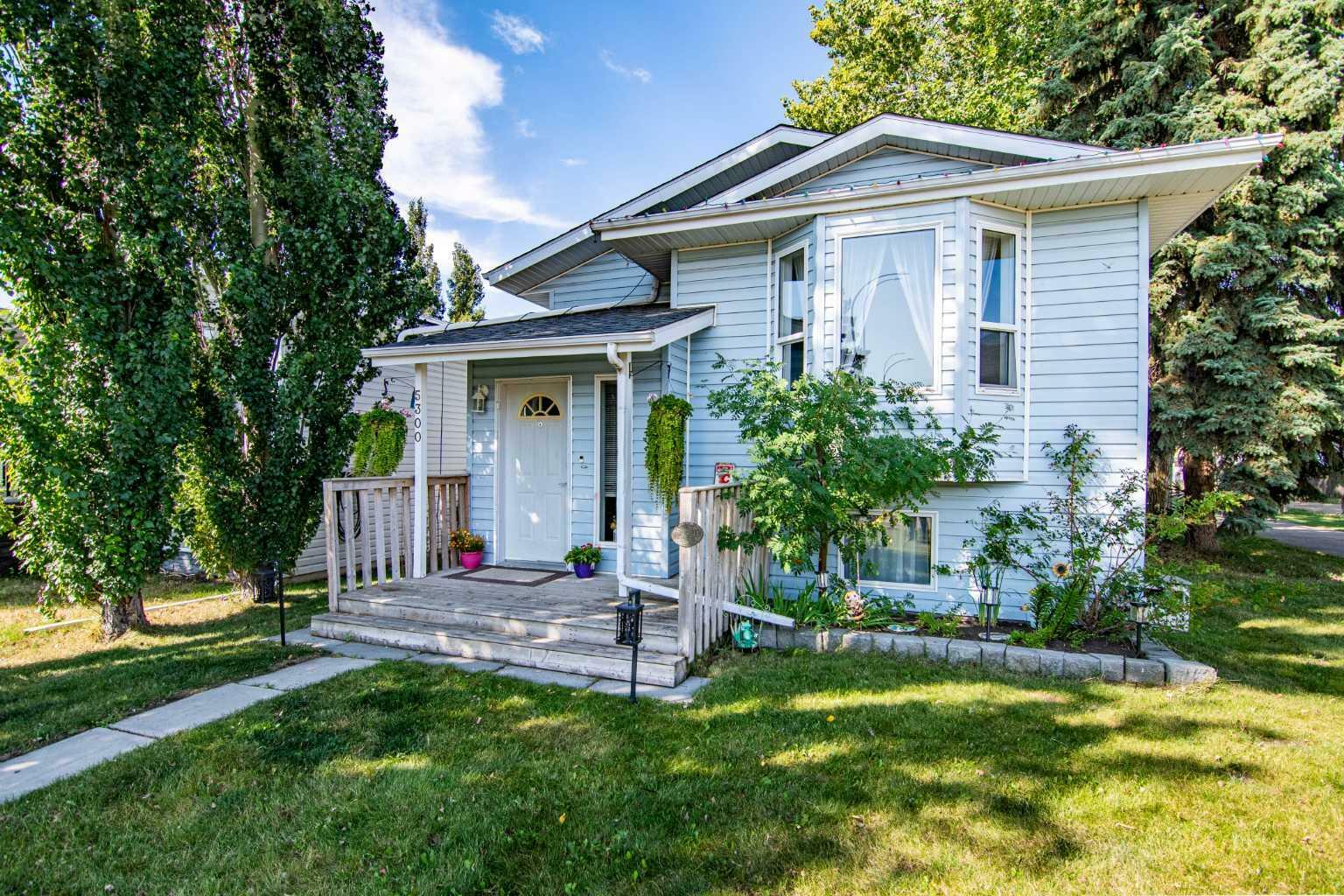 Property Photo:  5300 Lansdowne Avenue  AB T0M 0J0 