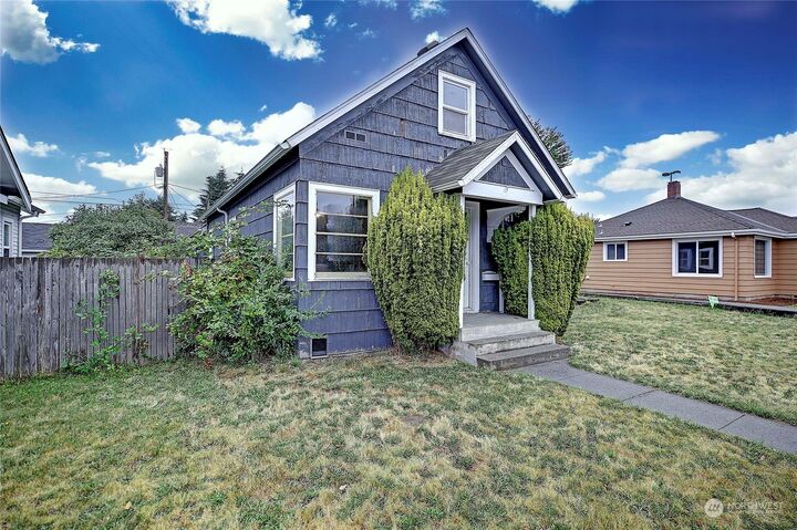Property Photo:  1617  4th Street  WA 98270 