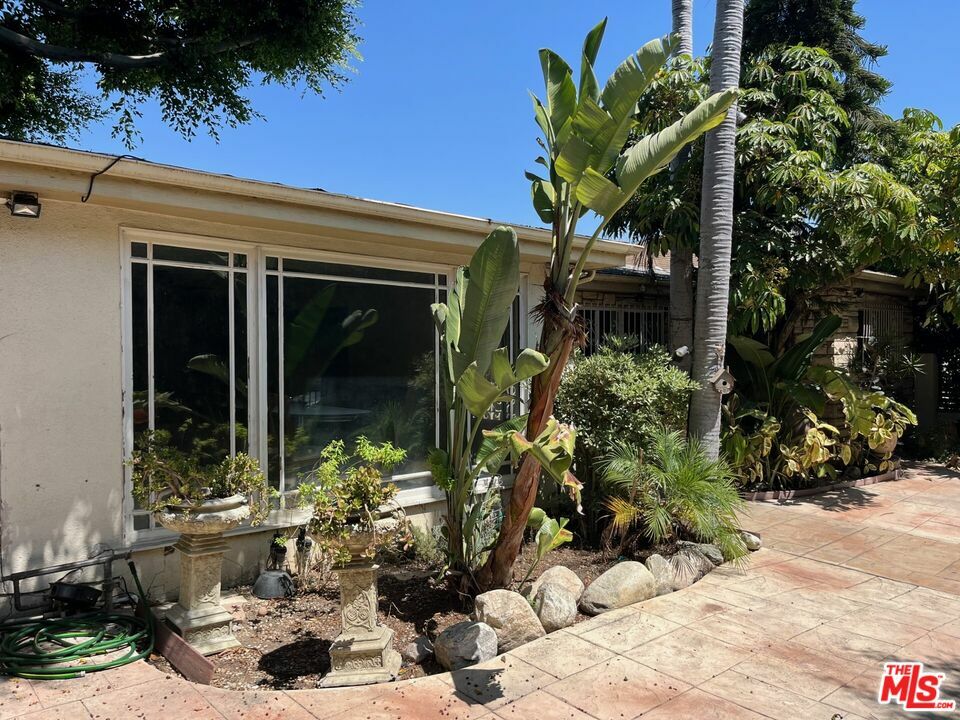 Property Photo:  8927   Sawyer St  CA 90035 