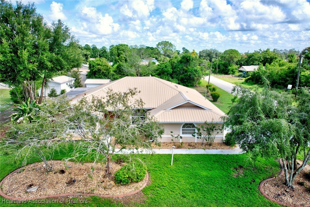 Property Photo:  2900 Thunderbird Road  FL 33872 