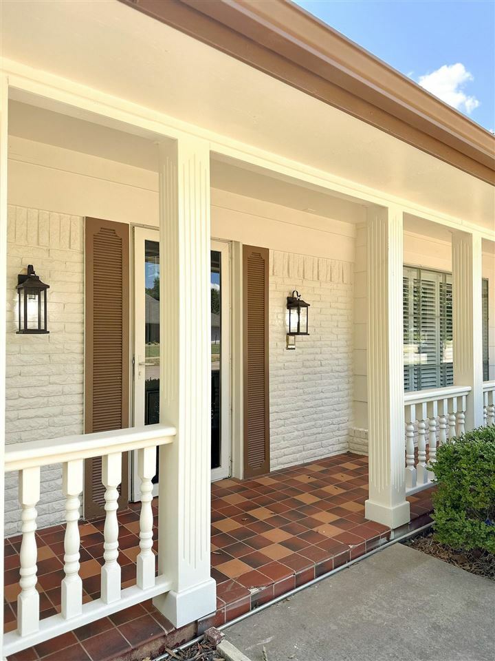 Property Photo: 7518 NW Stonegate Dr OK 73505