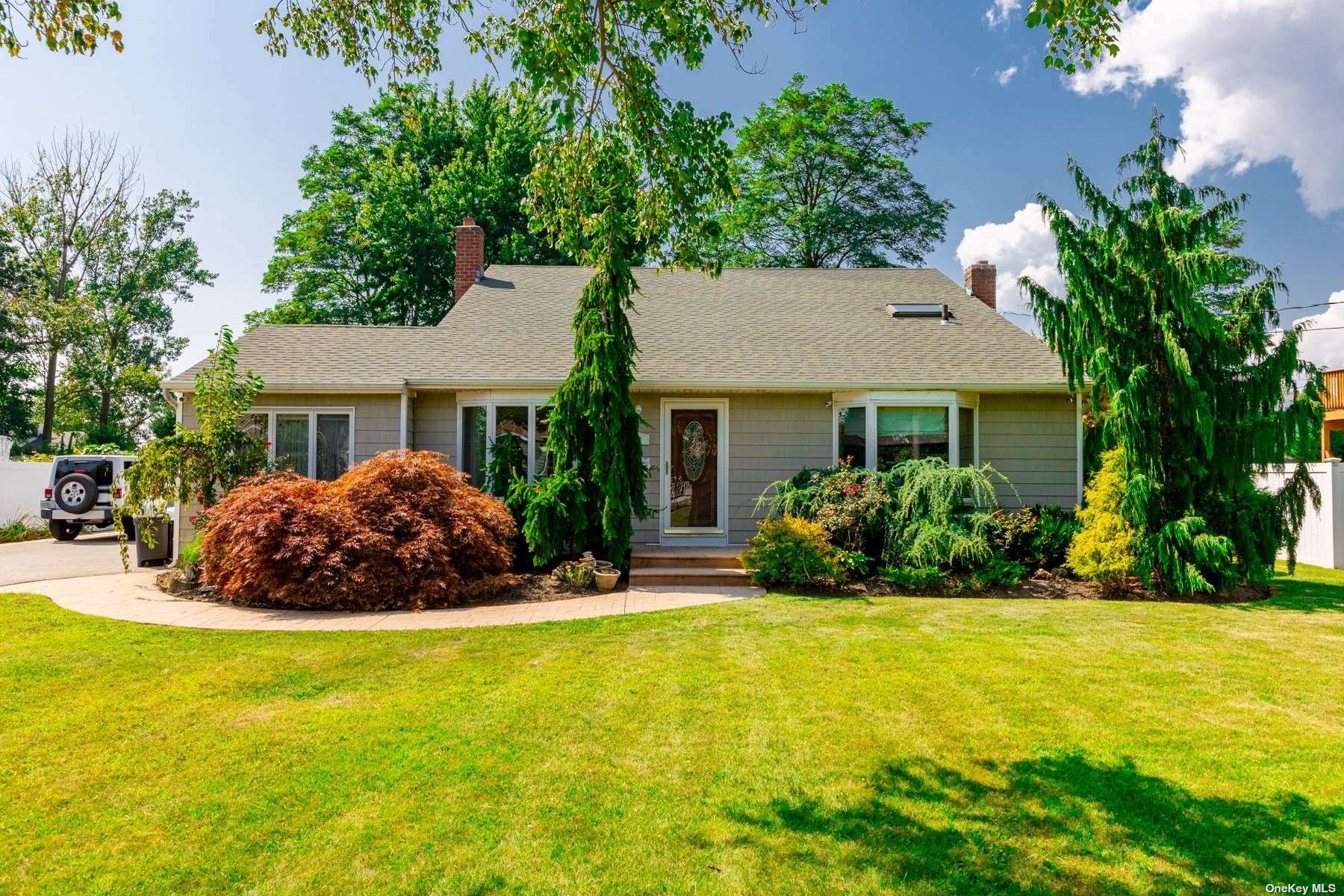 Property Photo:  844 Tanglewood Road  NY 11795 