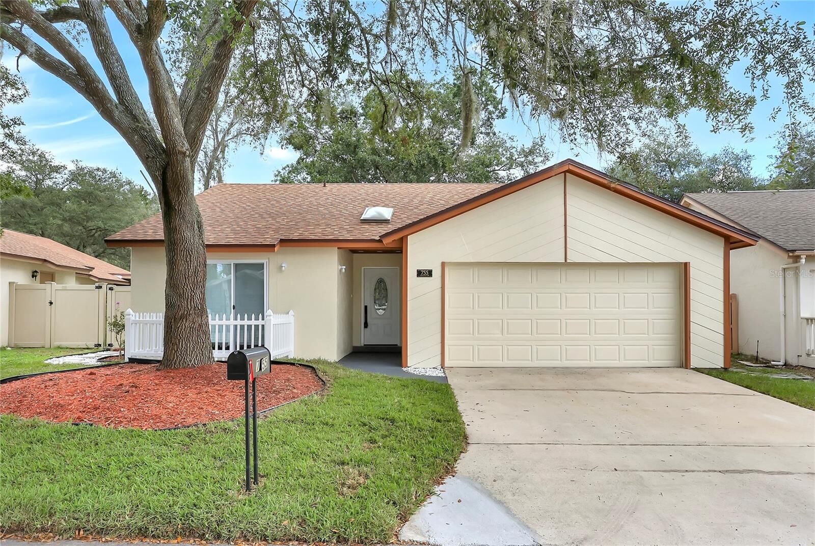 Property Photo: 755 Dunlap Circle FL 32708