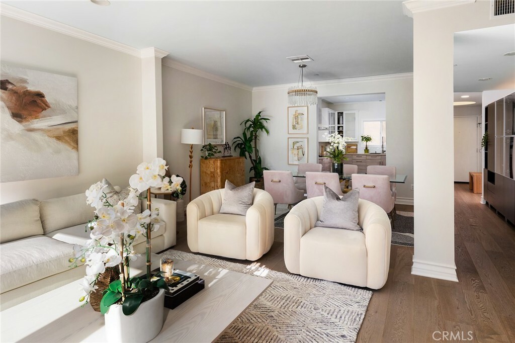 Property Photo: 118 S Clark Drive 202 CA 90048