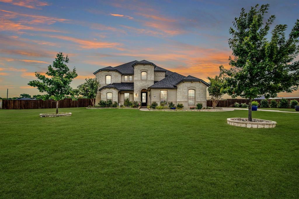 Property Photo:  105 Sanders Drive  TX 75165 