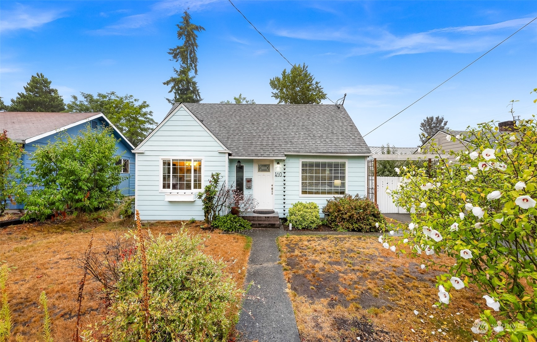 Property Photo: 410 SW 139th Street WA 98166