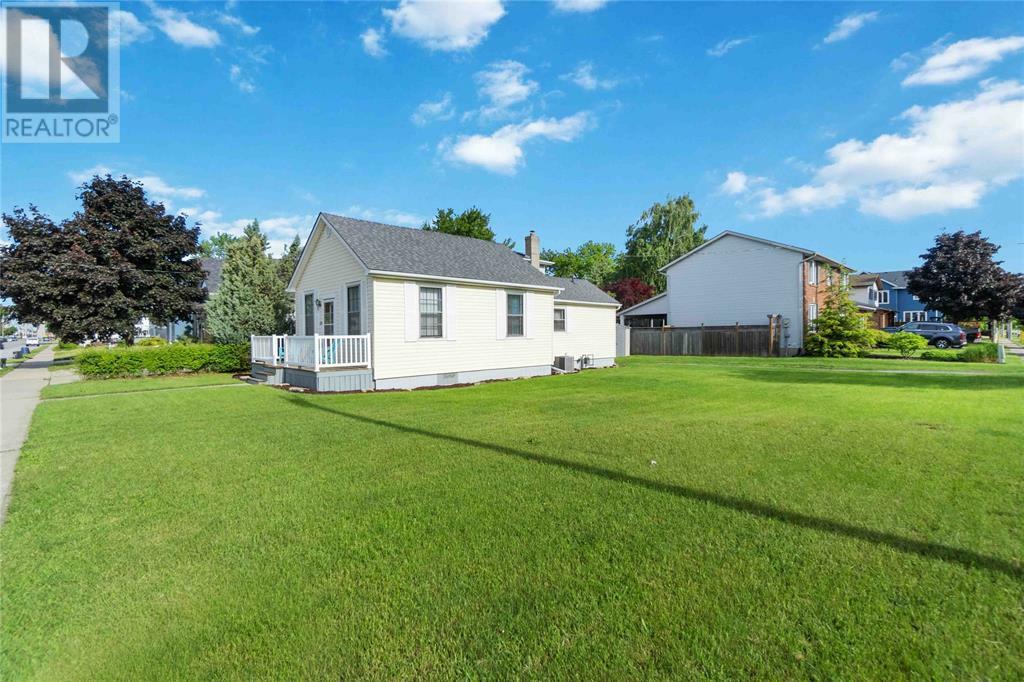 Property Photo:  326 Michigan Avenue  ON N7V 1E9 