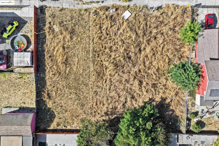 Property Photo: 724 Chesley Ave CA 94801