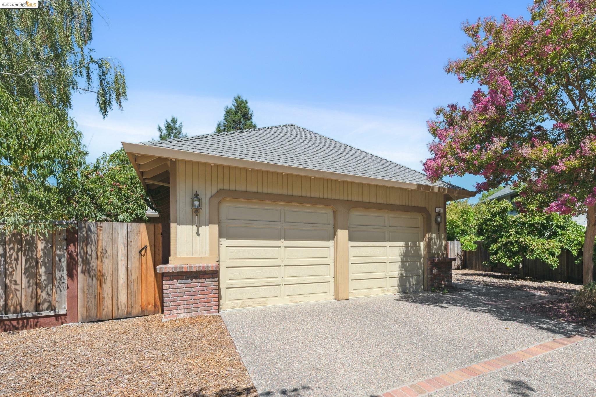 Property Photo:  501 Jenifer Ct  CA 95404 