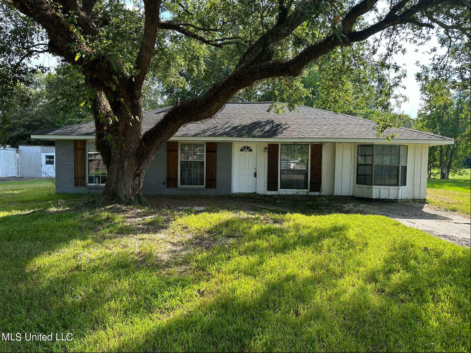 Property Photo:  1102 Douglas Street  MS 39466 