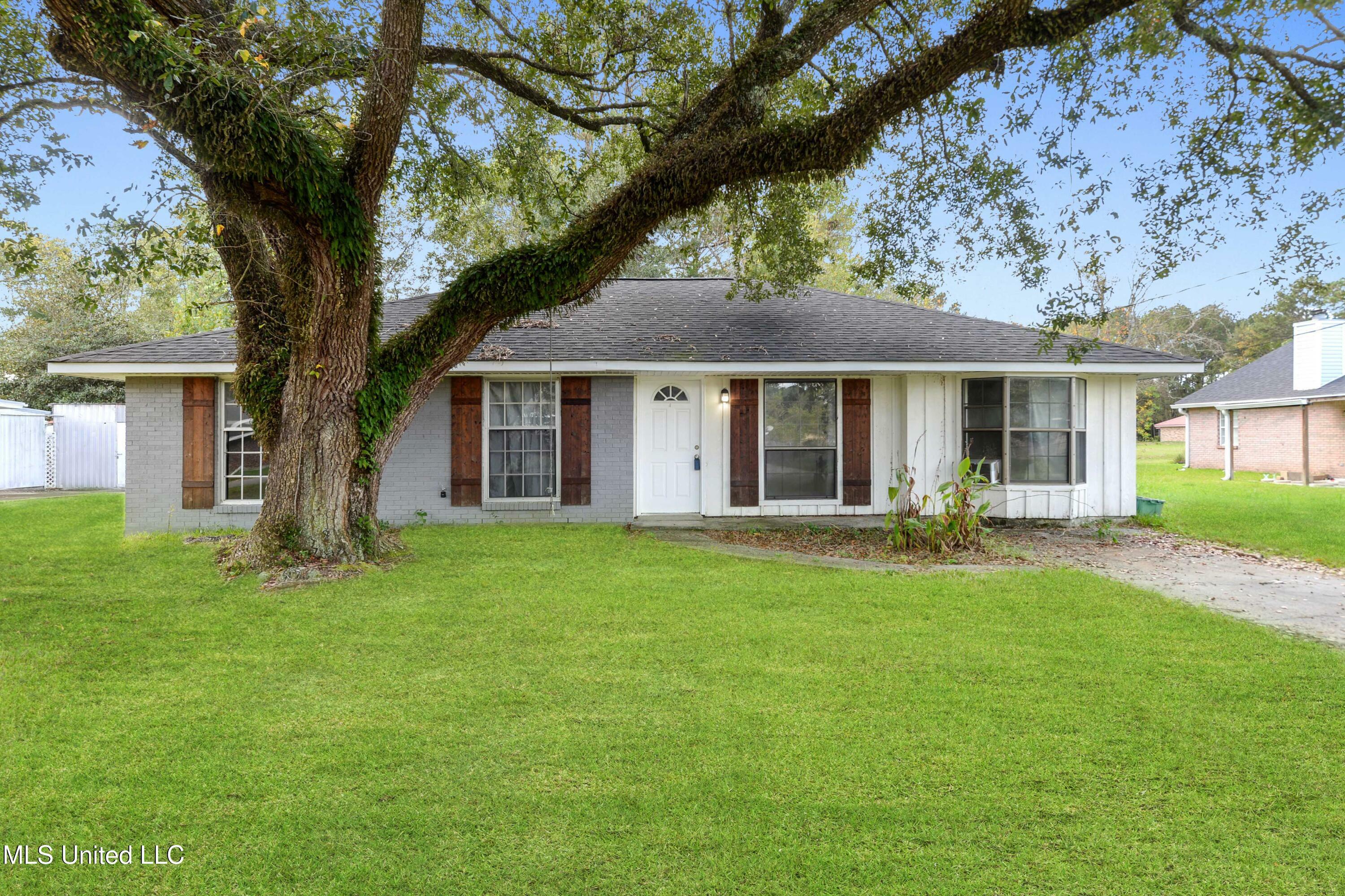 Property Photo:  1102 Douglas Street  MS 39466 