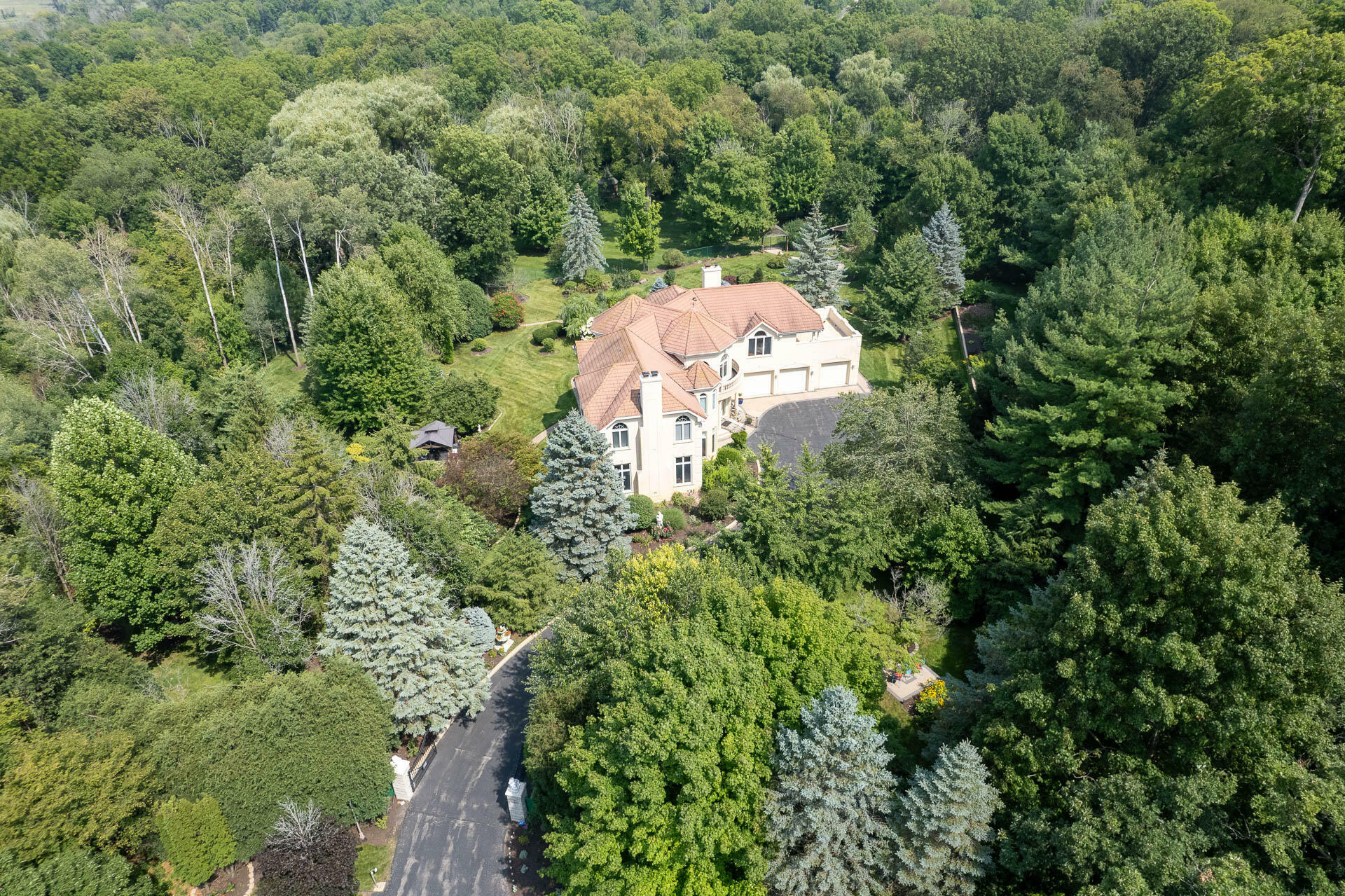 Property Photo:  W3318 Lake Forest Ln  WI 53147 