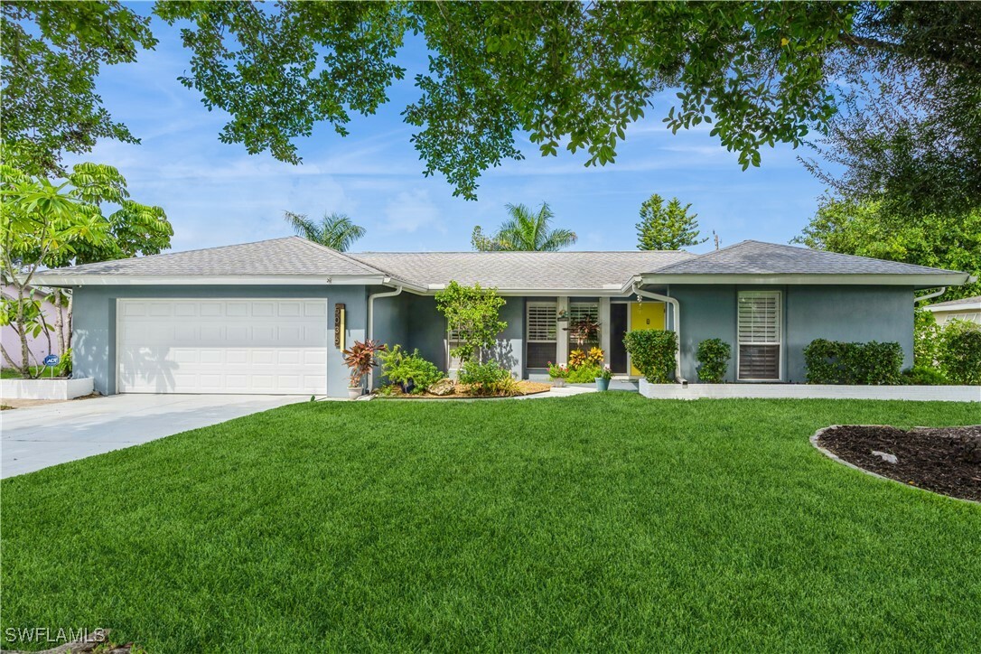 Property Photo:  5036 Fairfield Drive  FL 33919 