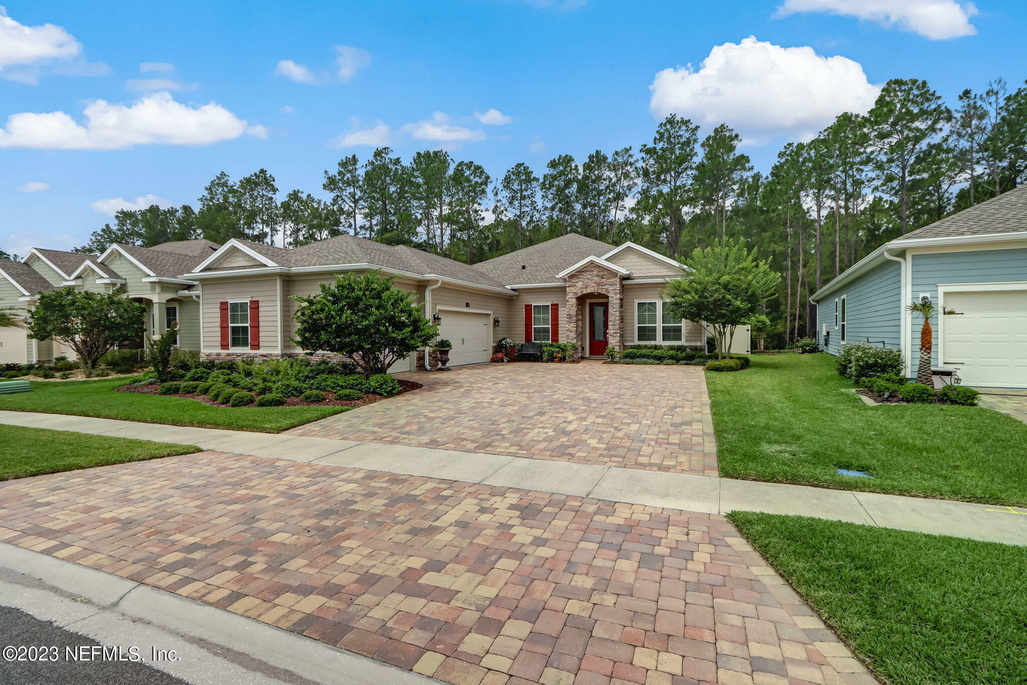 Property Photo:  484 Glorieta Drive  FL 32095 