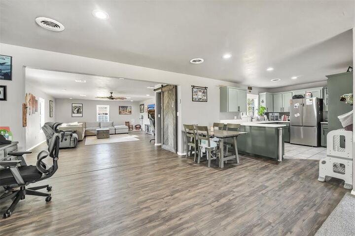 Property Photo:  208 S Mockingbird Drive  OK 73521 