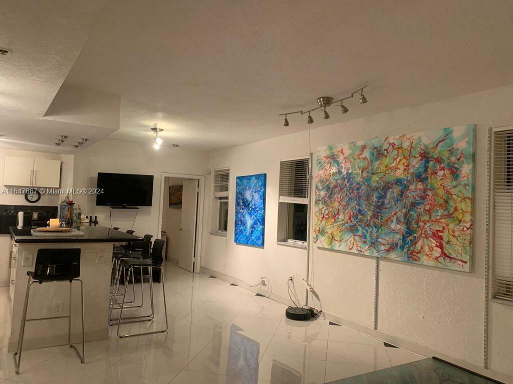 Property Photo:  802 Euclid Ave 305  FL 33139 