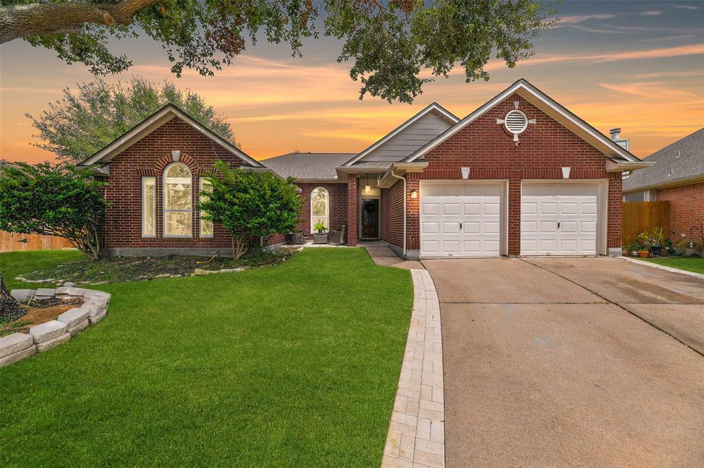 Property Photo:  2707 Beacon Bay Circle  TX 77546 