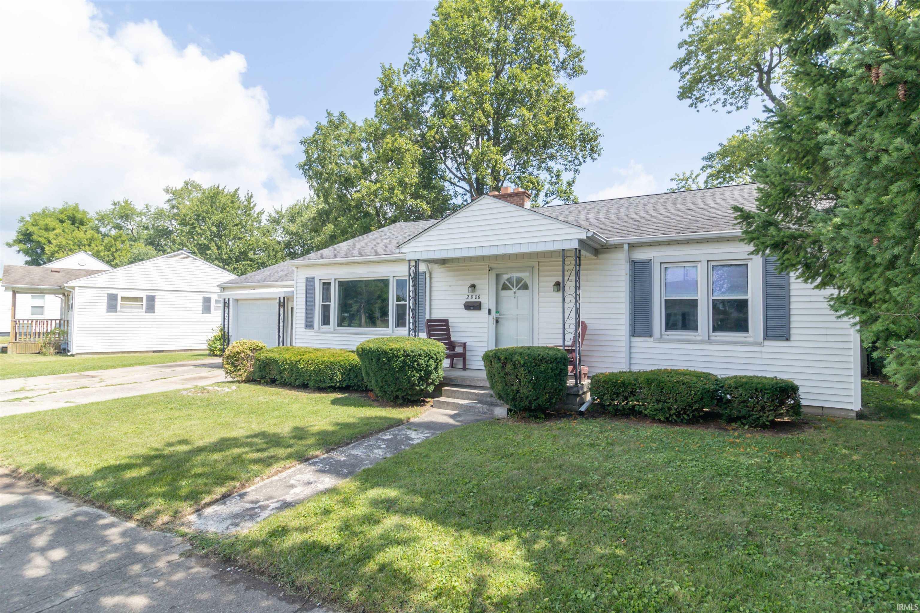 Property Photo:  2806 Greenview Avenue  IN 47362-2021 